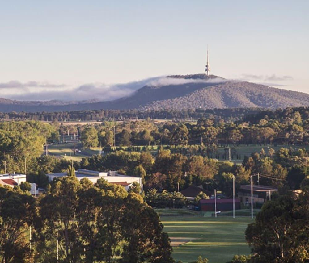 Aparthotel Abode Tuggeranong Canberra Exterior foto