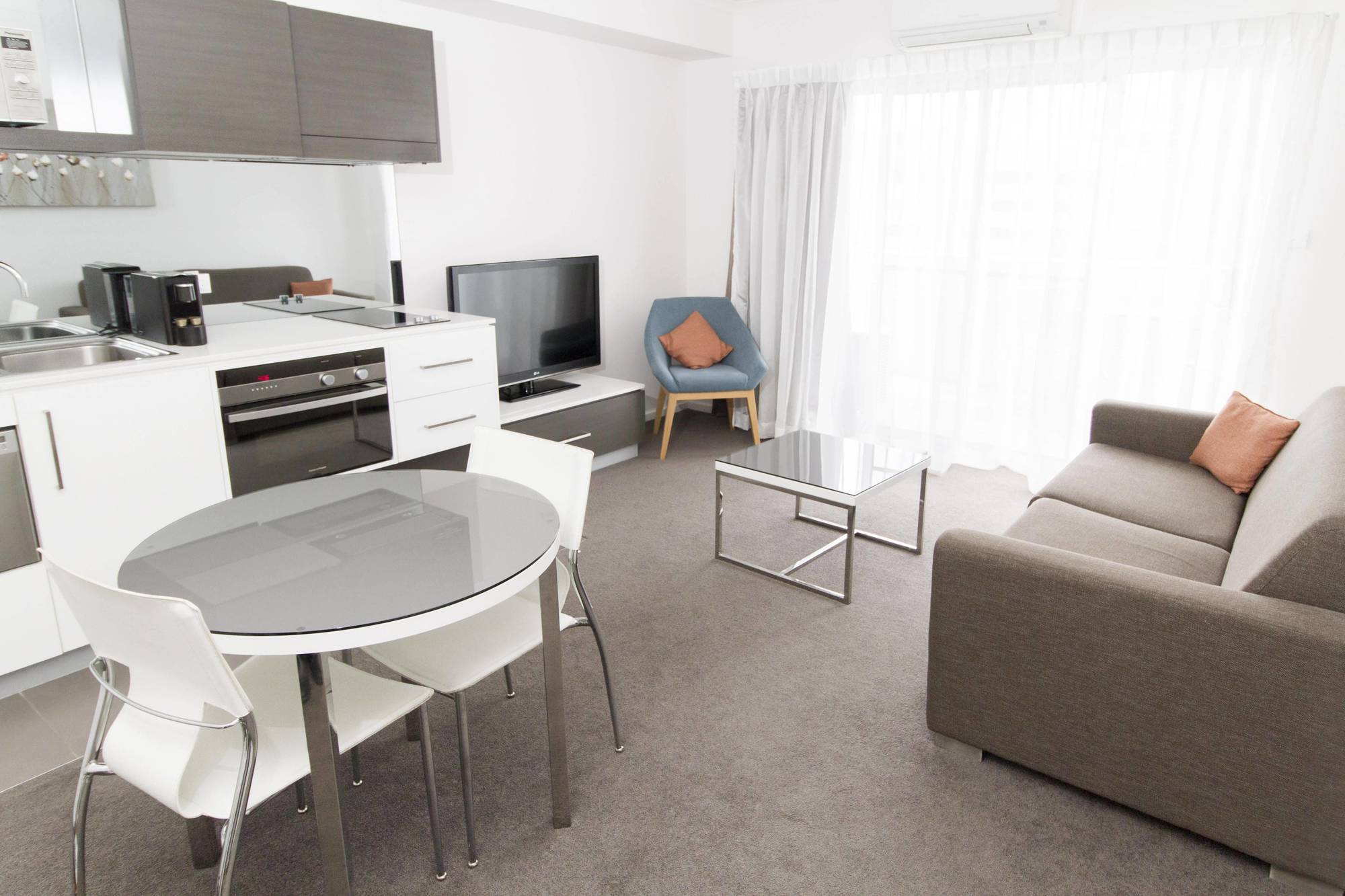 Aparthotel Abode Tuggeranong Canberra Exterior foto
