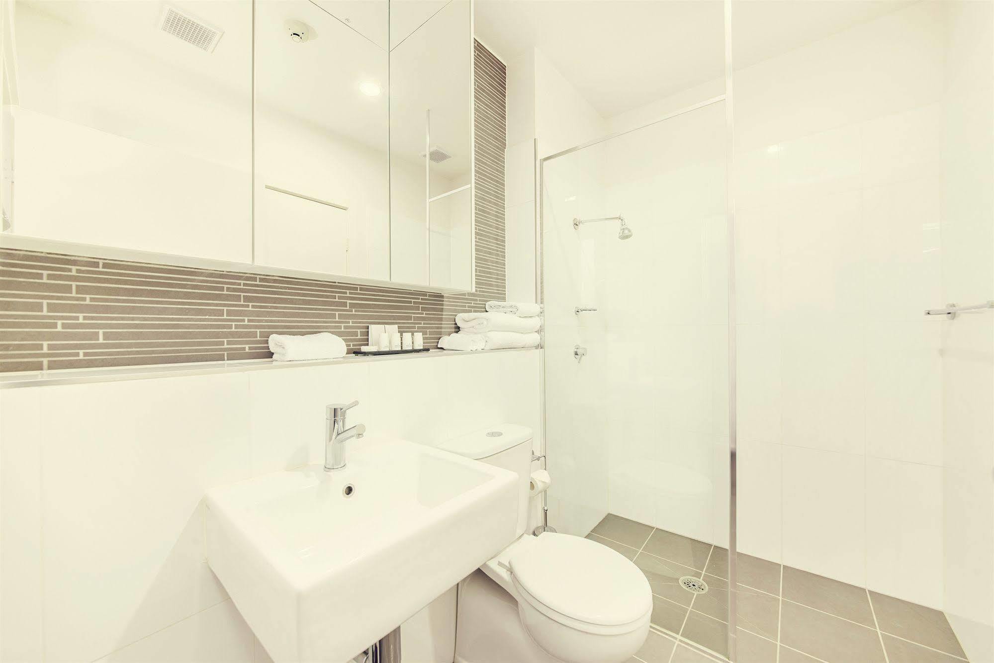 Aparthotel Abode Tuggeranong Canberra Exterior foto