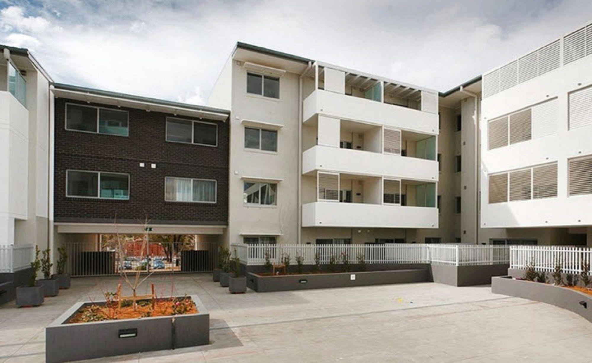 Aparthotel Abode Tuggeranong Canberra Exterior foto